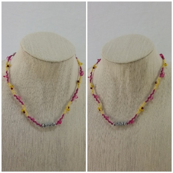 Faux Silvertone Center Beaded Necklace. - Picture 4 of 8